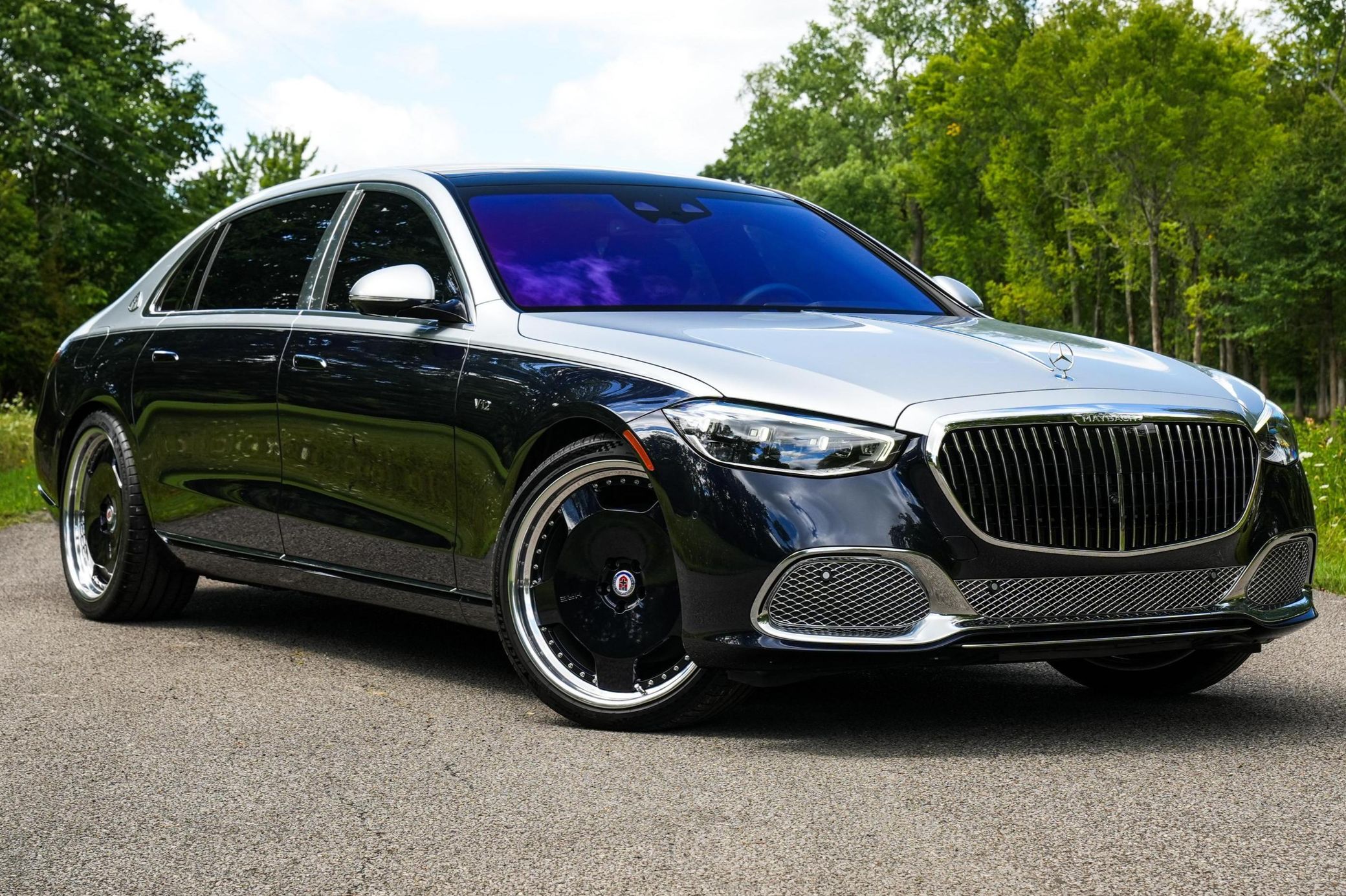 2024 Mercedes-Maybach S680 4Matic Sedan - Image 9