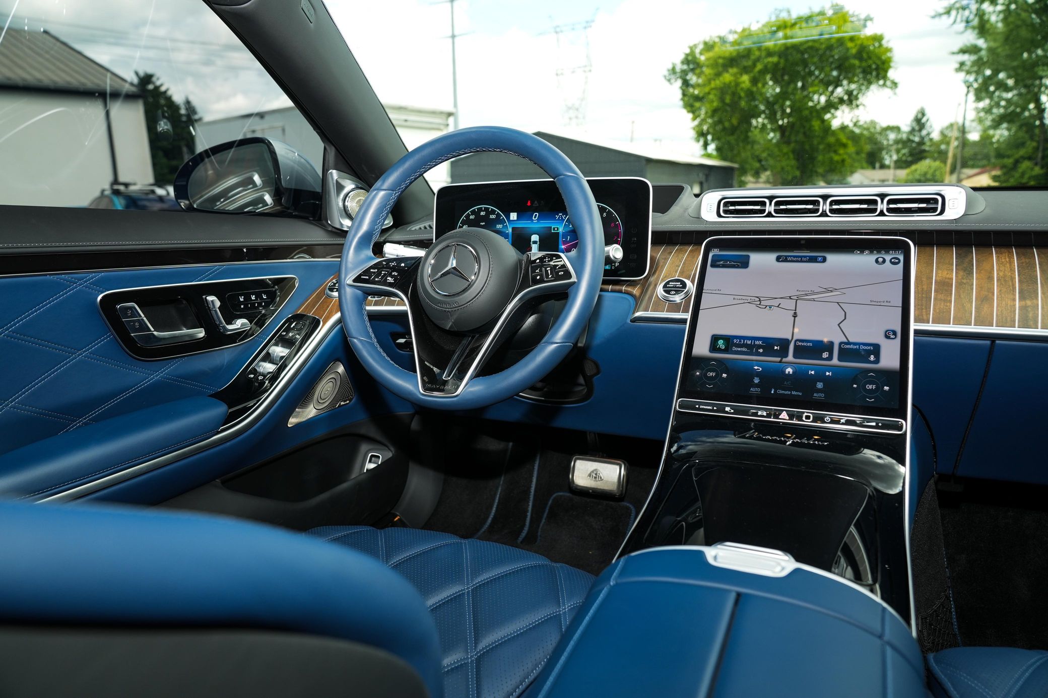 2024 Mercedes-Maybach S680 4Matic Sedan - Image 11
