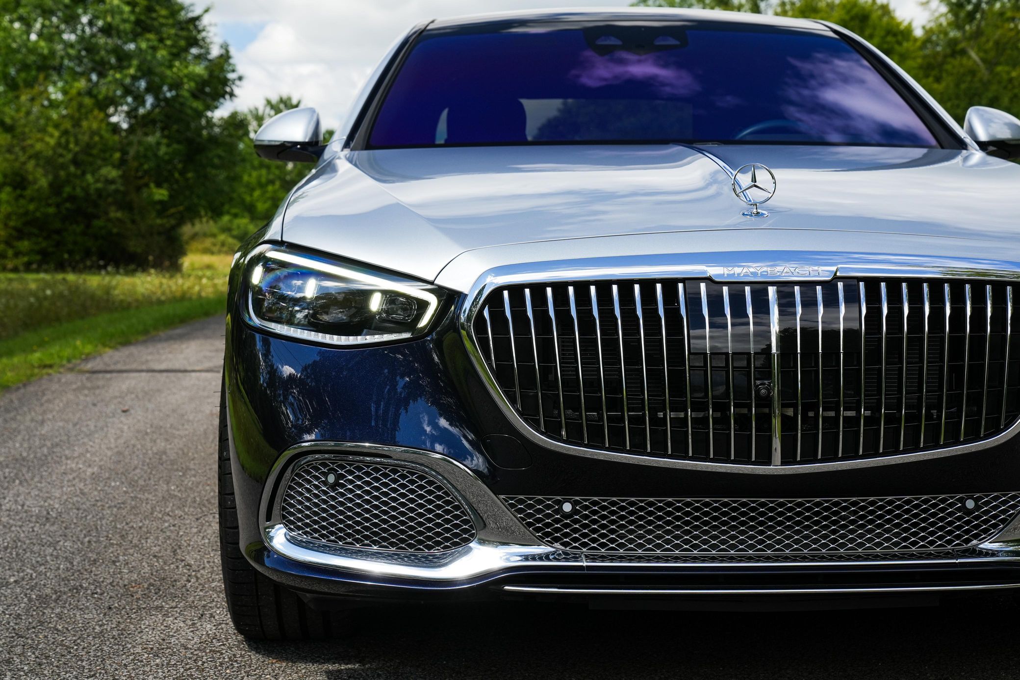2024 Mercedes-Maybach S680 4Matic Sedan - Image 2