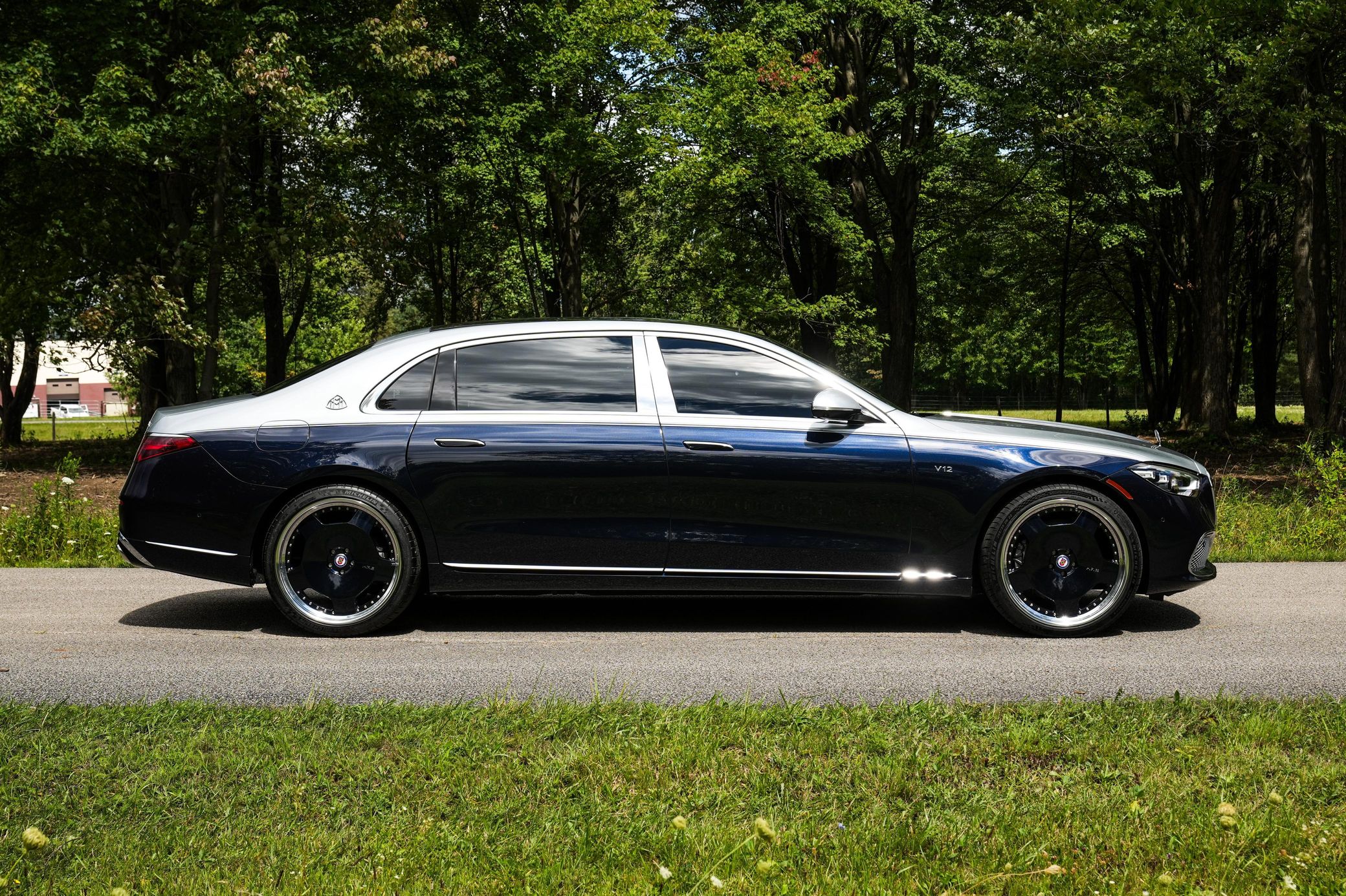 2024 Mercedes-Maybach S680 4Matic Sedan - Image 3