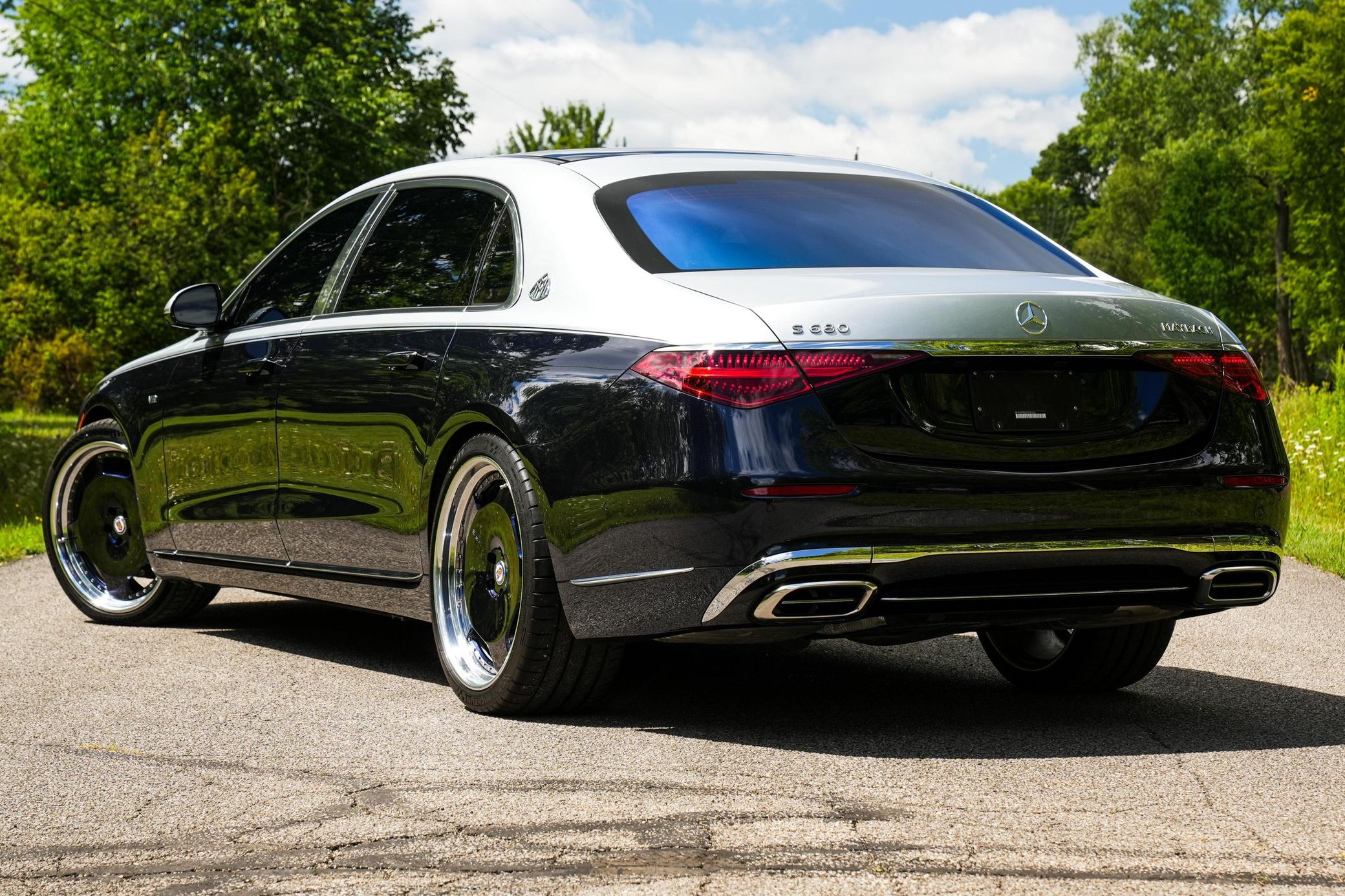 2024 Mercedes-Maybach S680 4Matic Sedan - Image 7