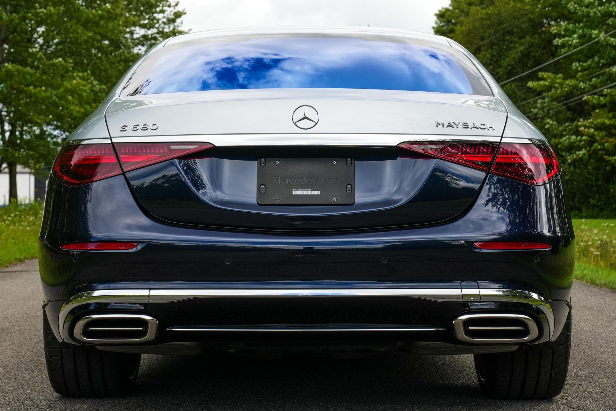2024 Mercedes-Maybach S680 4Matic Sedan - Image 8