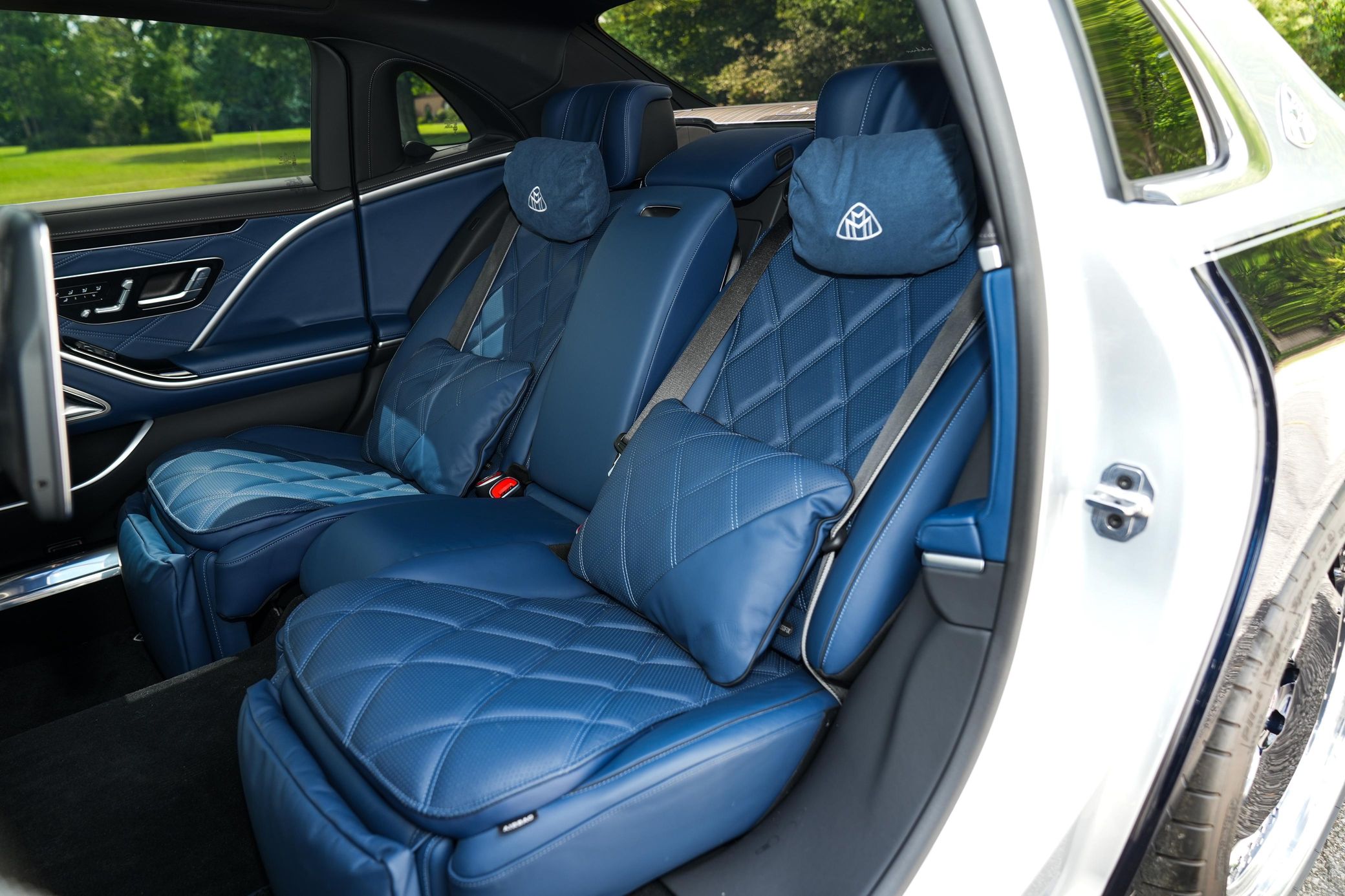 2024 Mercedes-Maybach S680 4Matic Sedan - Image 13